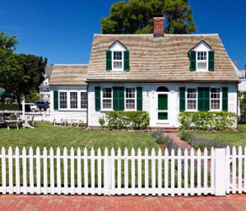 white house green shutters
