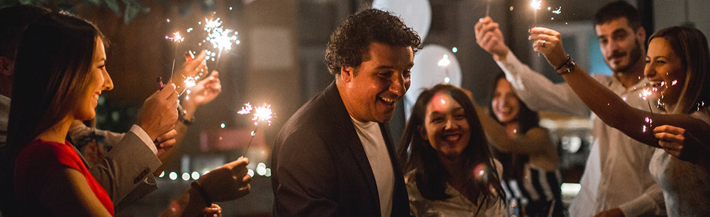 How much do people spend on weddings in this article by Rockland Trust.